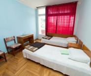 чегем в абхазии что это. hotel 8041 64317 nomer. чегем в абхазии что это фото. чегем в абхазии что это-hotel 8041 64317 nomer. картинка чегем в абхазии что это. картинка hotel 8041 64317 nomer. Село в горах Кавказа называют аулом. Исторически сложилось так, что аул — укреплённое поселение. Дома в аулах строятся обычно из камня на горном склоне или у отвесной стены: для защиты от неожиданного нападения. Одноэтажные и двухэтажные дома расположены уступами; обычно они обращены фасадом на юг, чтобы зимой получать больше от солнечного света и иметь защиту от холодных северных ветров.