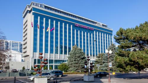 Crowne Plaza (Кроун Плаза) 