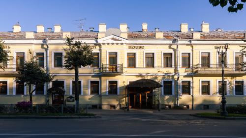Golden Hotel 