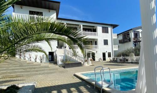 White hotel (Белый) 