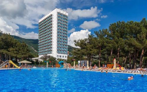 Приветливый берег 