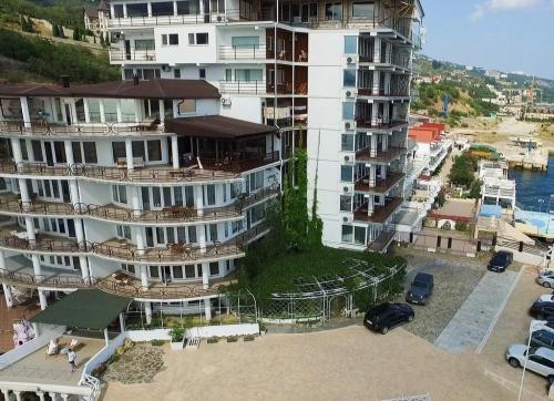 Яхт Клуб Ялта 