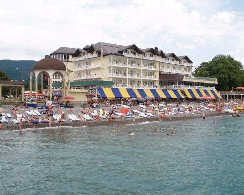 Прибой Отель вид на отель с моря