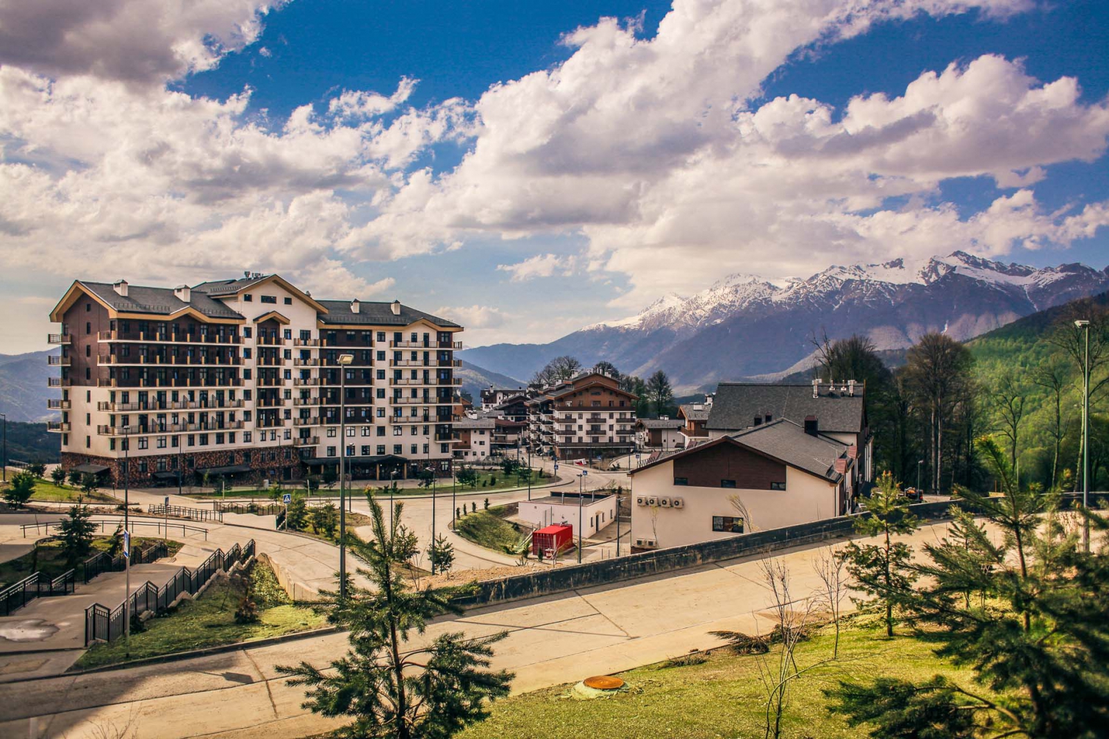 Rosa ski hotel. Rosa Ski Inn 3 красная Поляна. Олимпийская деревня Сочи красная Поляна.