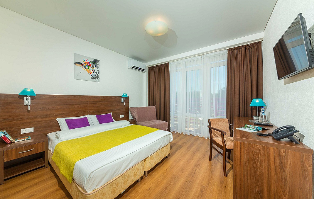 Си Бриз Резорт (Sea Breeze Resort)